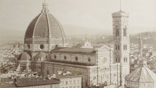 Historisches Schwarz-Weiß-Foto der Kathedrale Santa Maria del Fiore vor einem Umbau.