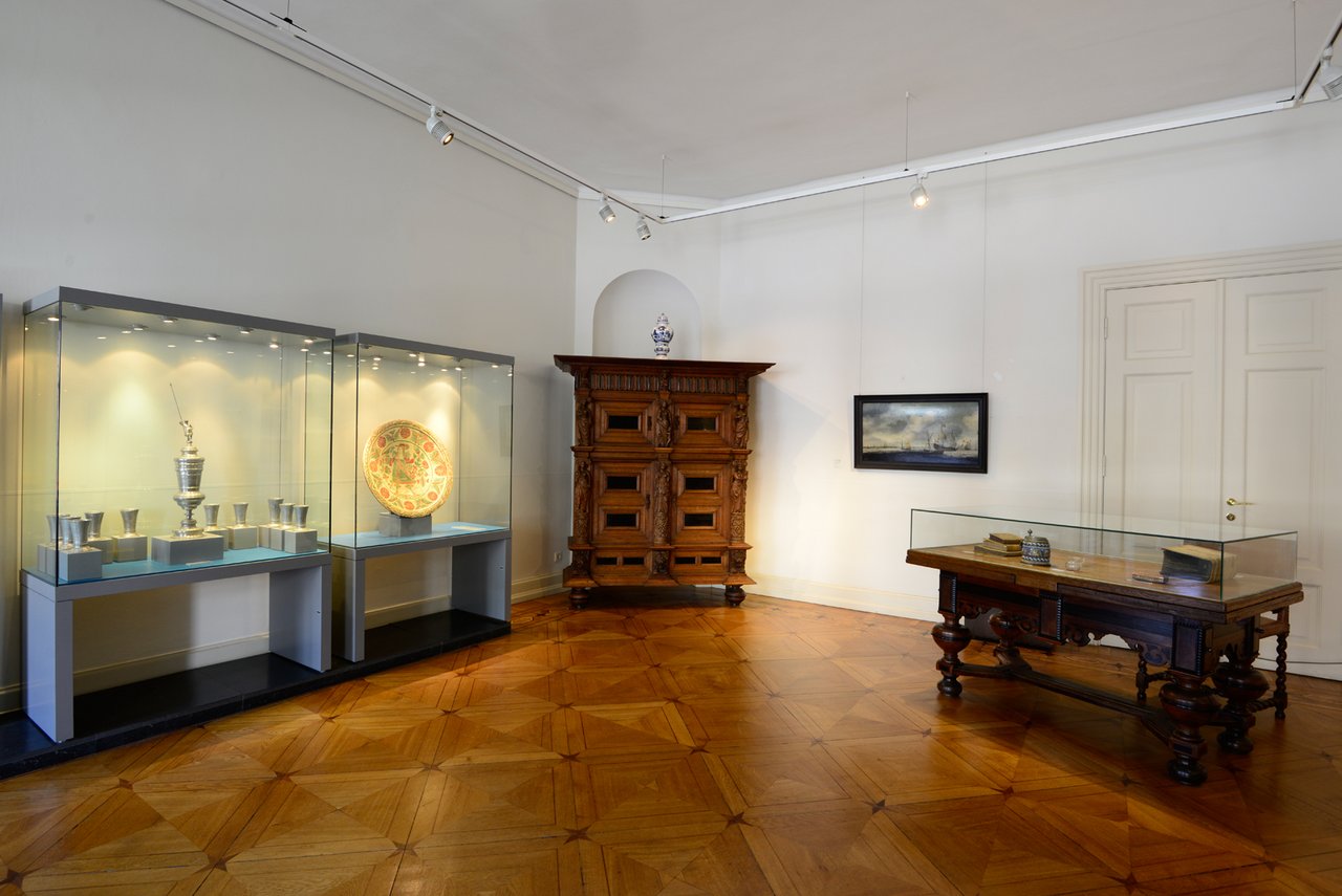 Blick in den Ausstellungsraum „Handel und Münzwesen” im Oldenburger Schloss