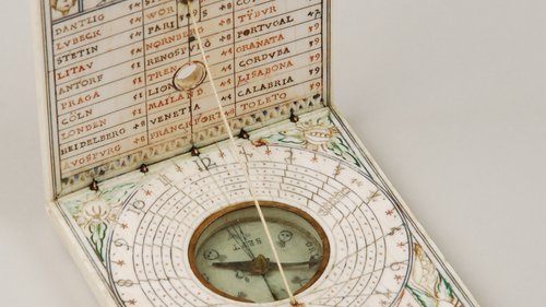 Lienhart Miller, Klappsonnenuhr mit Kompass und Monduhr, 1624, Kulturgeschichte, Horn, Elfenbein, vergoldetes Messing