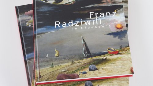 Drei gestapelte Kataloge „Franz Radziwill in Oldenburg”